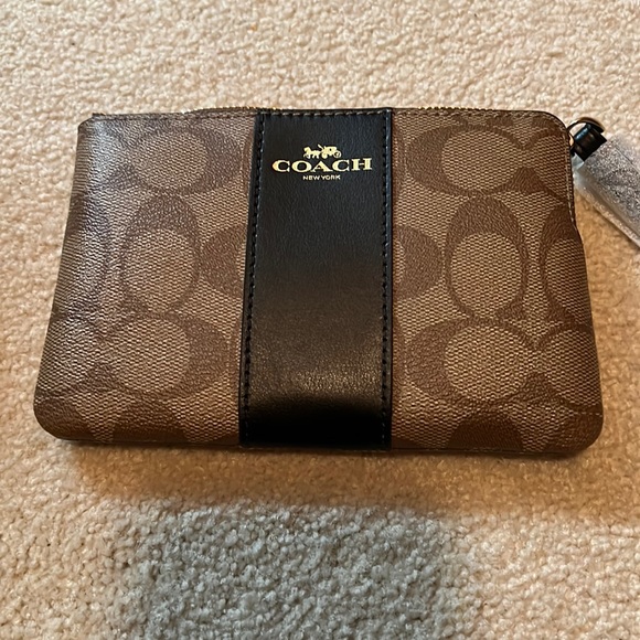 Coach Handbags - Coach wristlet